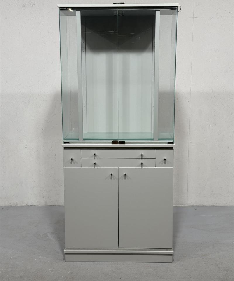 Johan Hellström 'Effect' Vitriinikaappi