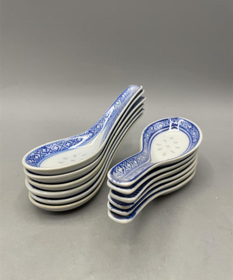 Riisiposliini kulhot ja lusikat 7+12-osaa