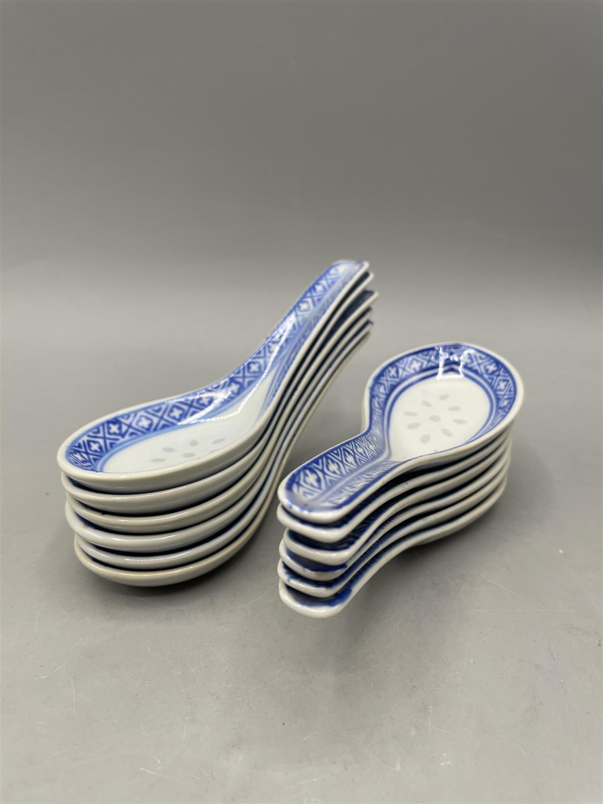 Riisiposliini kulhot ja lusikat 7+12-osaa