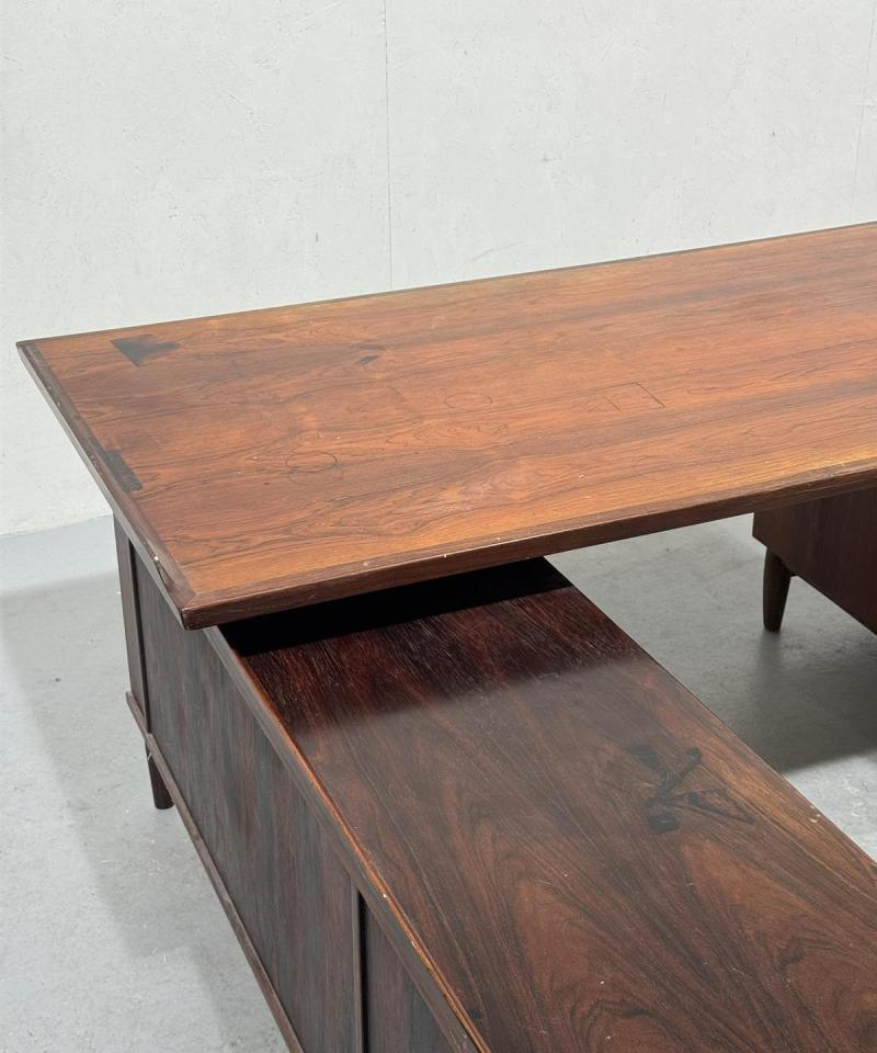 Arne Vodder työpöytä ja senkki '209' palisanteri, 1960-luku