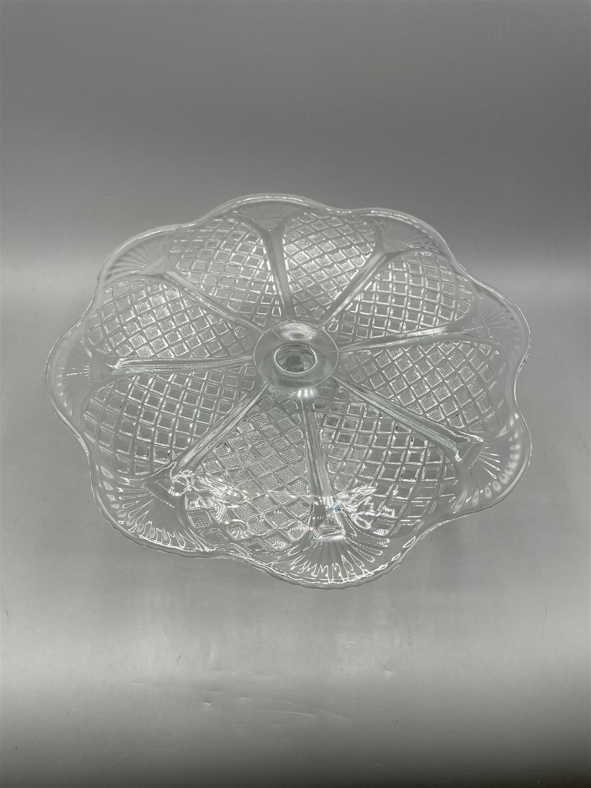 Nuutajärvi jalallinen kakkuvati