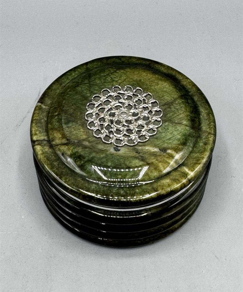 Alabasterirasia vihreä