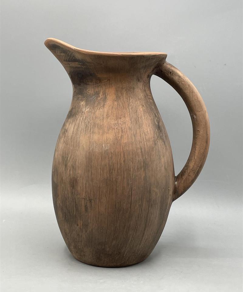 Keraaminen käsintehty kannu