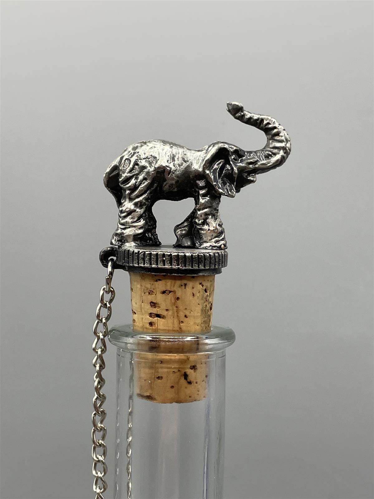 Mod Dep Elefanttikorkilla varustettu pullo