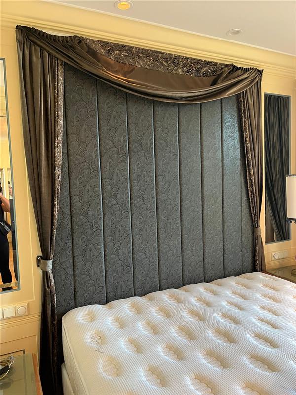 Hotel Kämp sängyn pääty verhopaketti (2 kpl sivuverho + 1 kpl väliverho)