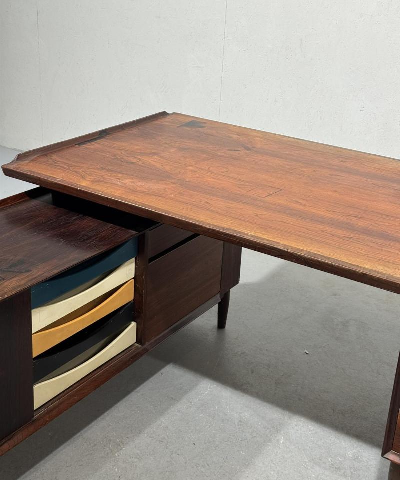 Arne Vodder työpöytä ja senkki '209' palisanteri, 1960-luku