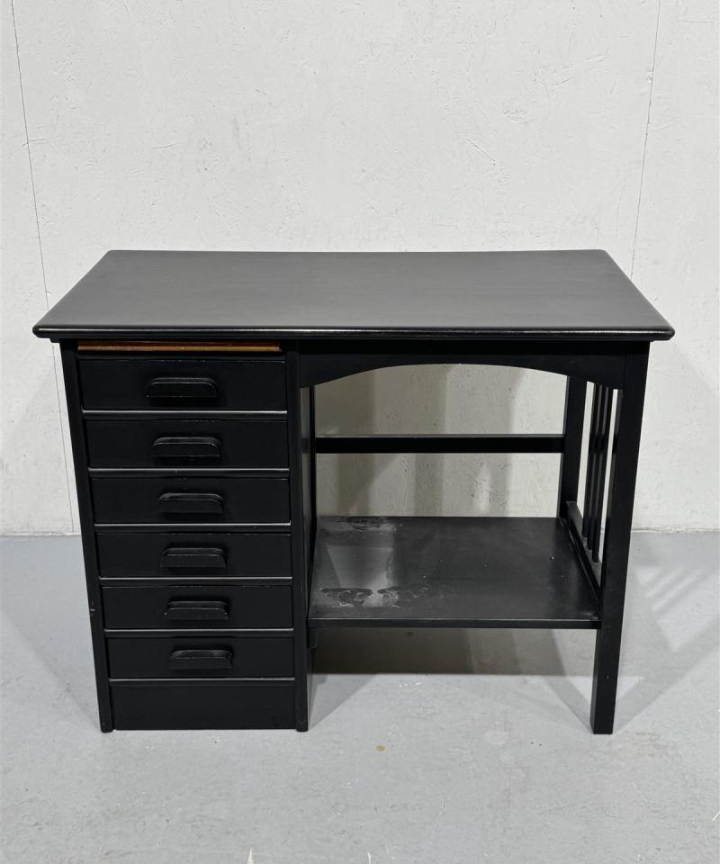 Funkkis työpöytä, musta