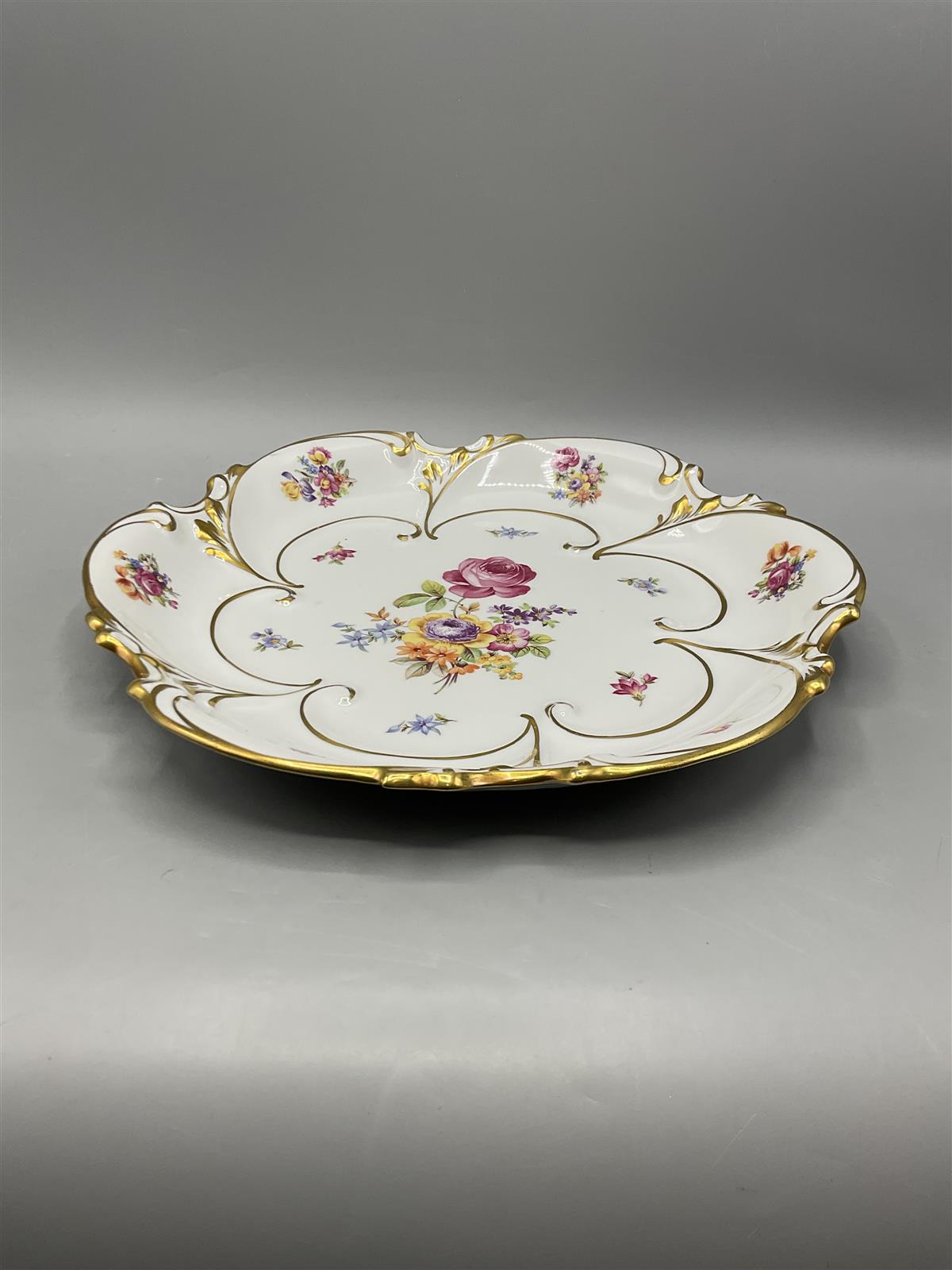 JLMENAU posliini tarjoilulautanen