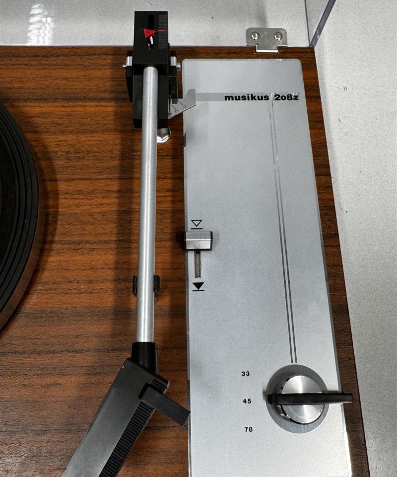 Telefunken Musikus 208Z levysoitin korjattavaksi