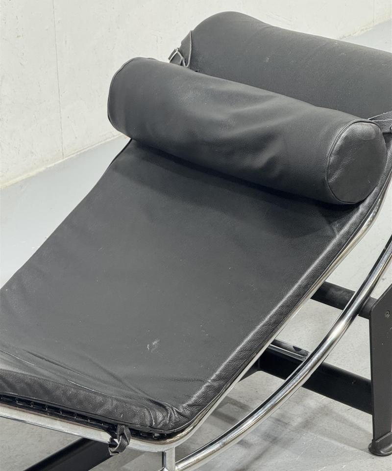 Replica Le Corbusier LC4 lepotuoli