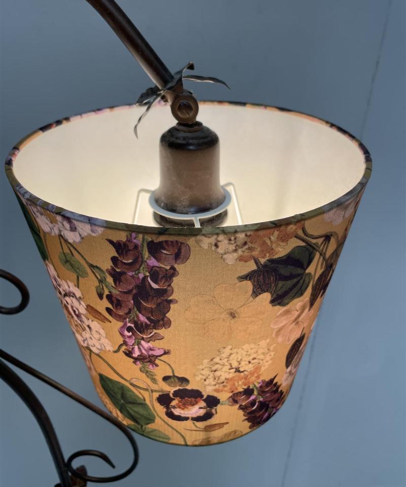 Aneta Country lattiavalaisin kukkakuvioisella varjostimella