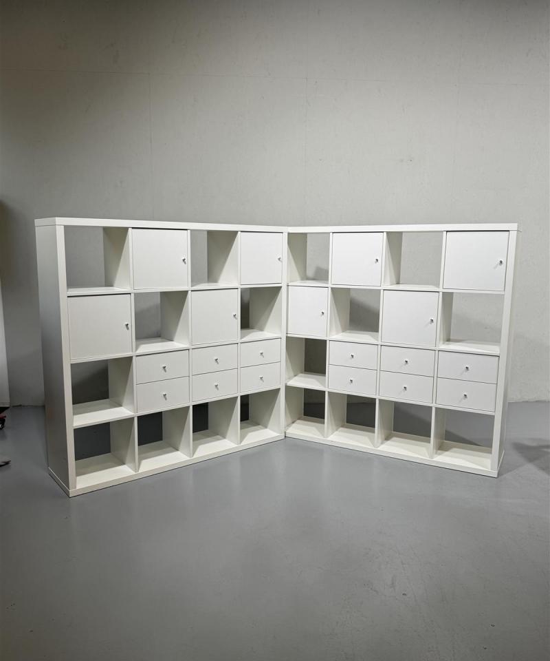 Ikea Kallax 4x4 hyllykkö lipastoilla ja kaapeilla (2 kpl)