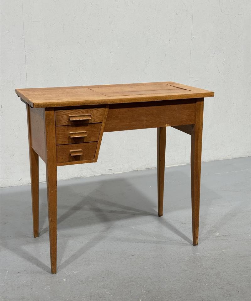 Vintage kirjoituspöytä /ompelukonepöytä