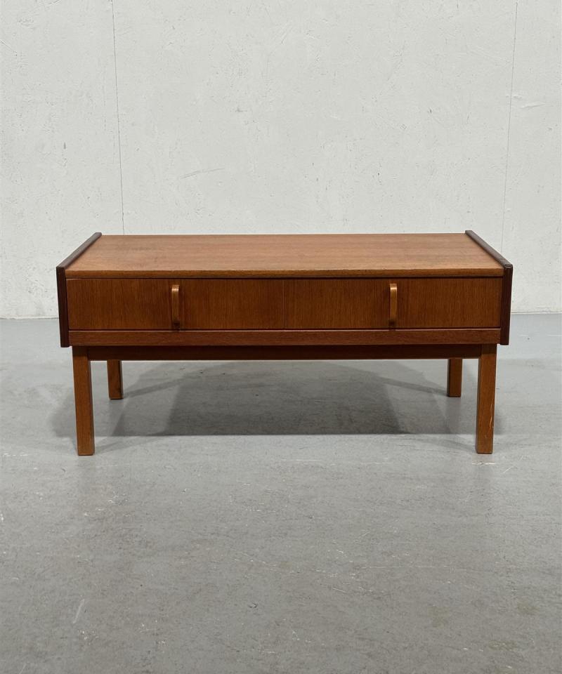 Funkkis tiikki sohvapöytä