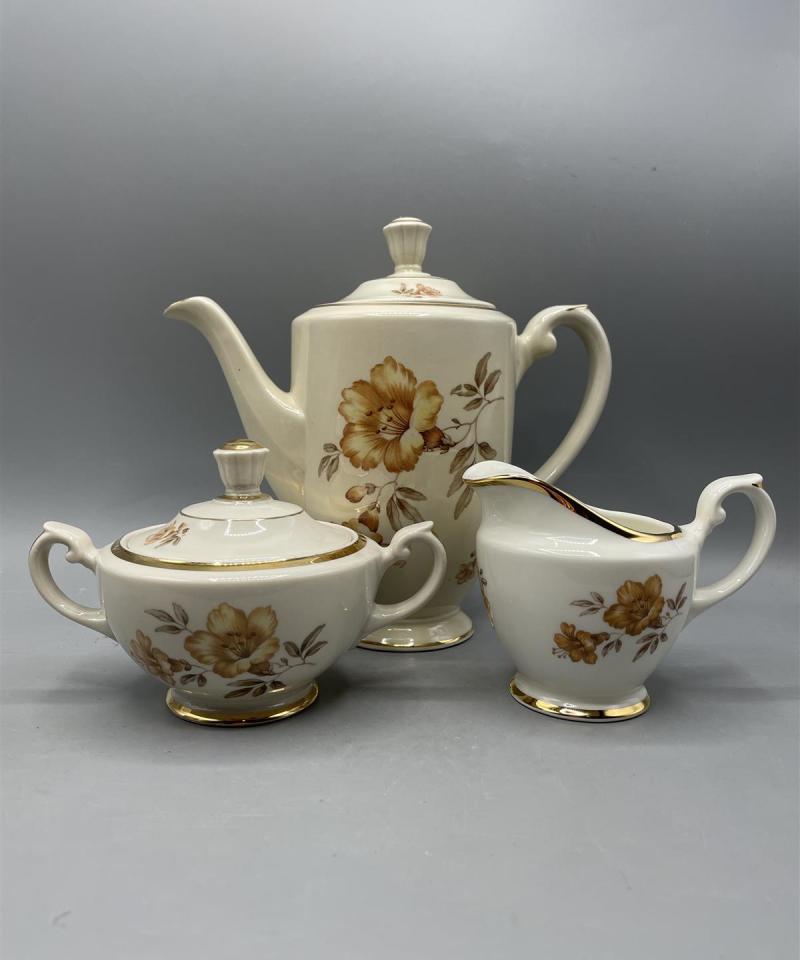 Arabia Myrna kahviastiat 15-osaa, Olga Osol