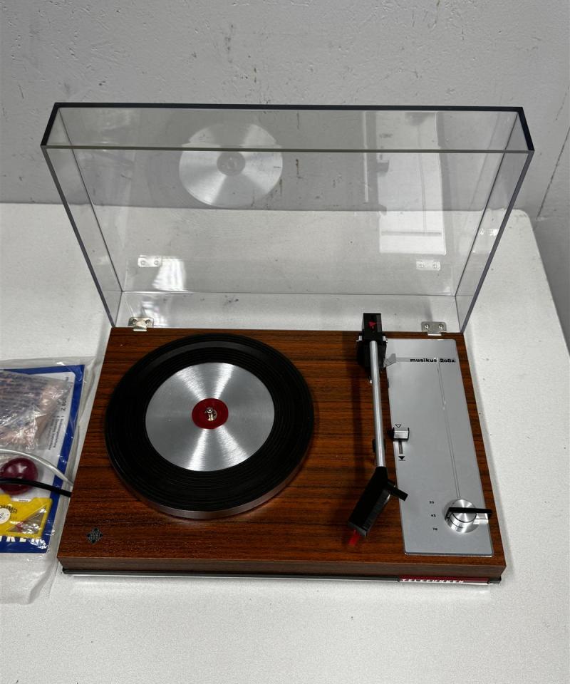 Telefunken Musikus 208Z levysoitin korjattavaksi