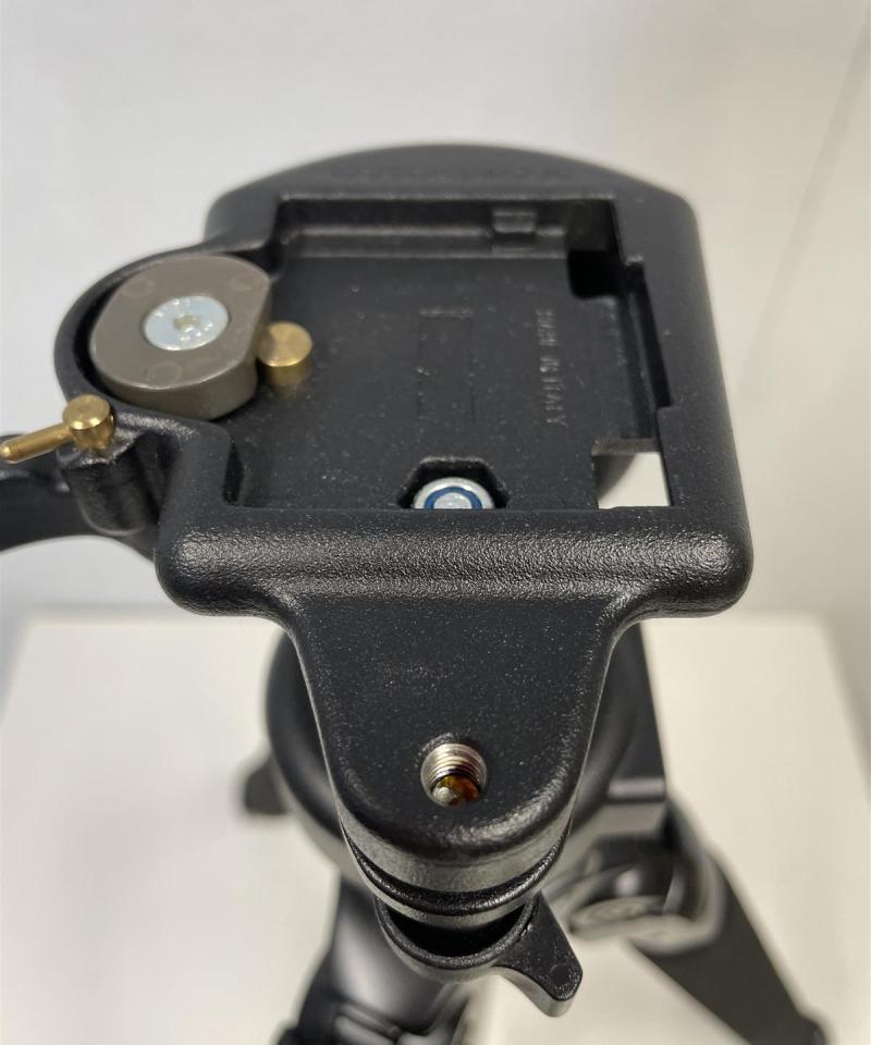 Slik Pro 700DX jalusta Kolmijalka