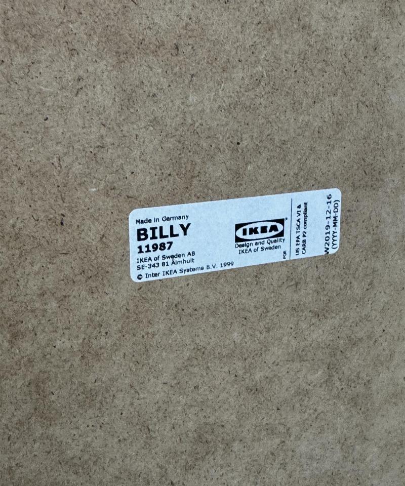 Ikea Billy vitriinikaappi musta