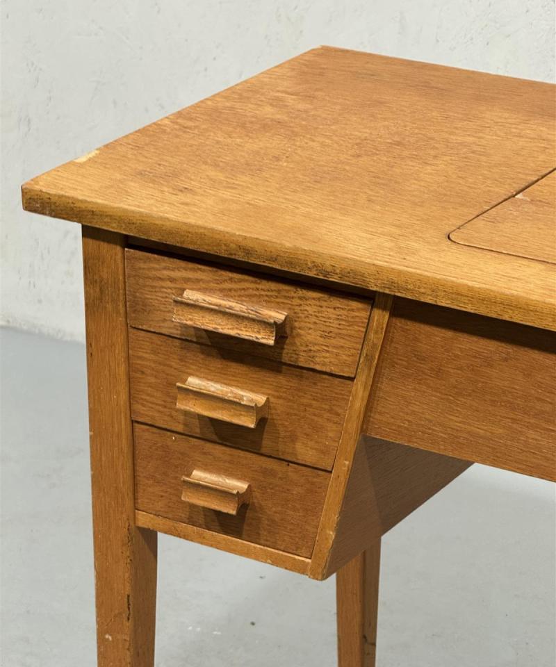 Vintage kirjoituspöytä /ompelukonepöytä