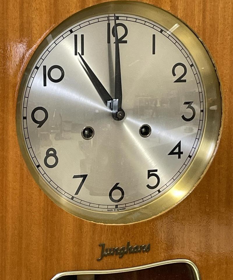 Junghans seinäkello puu