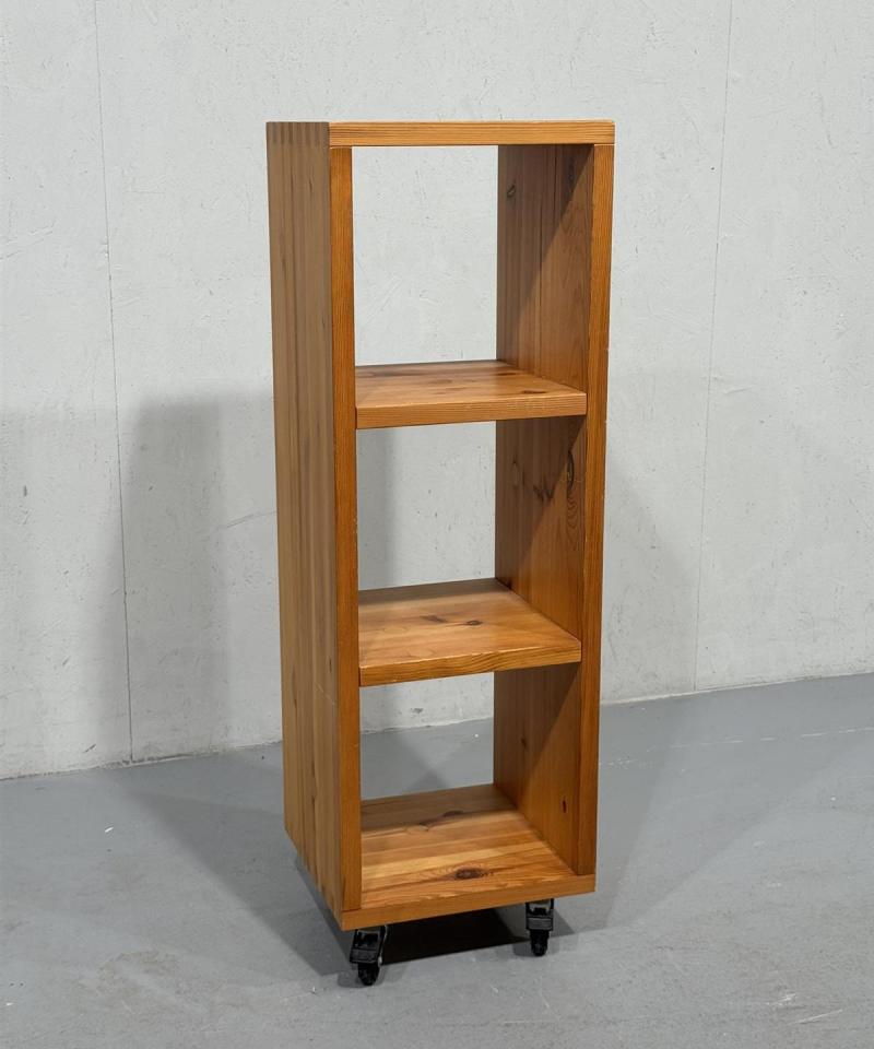 Rustiikki hyllykkö pyörillä