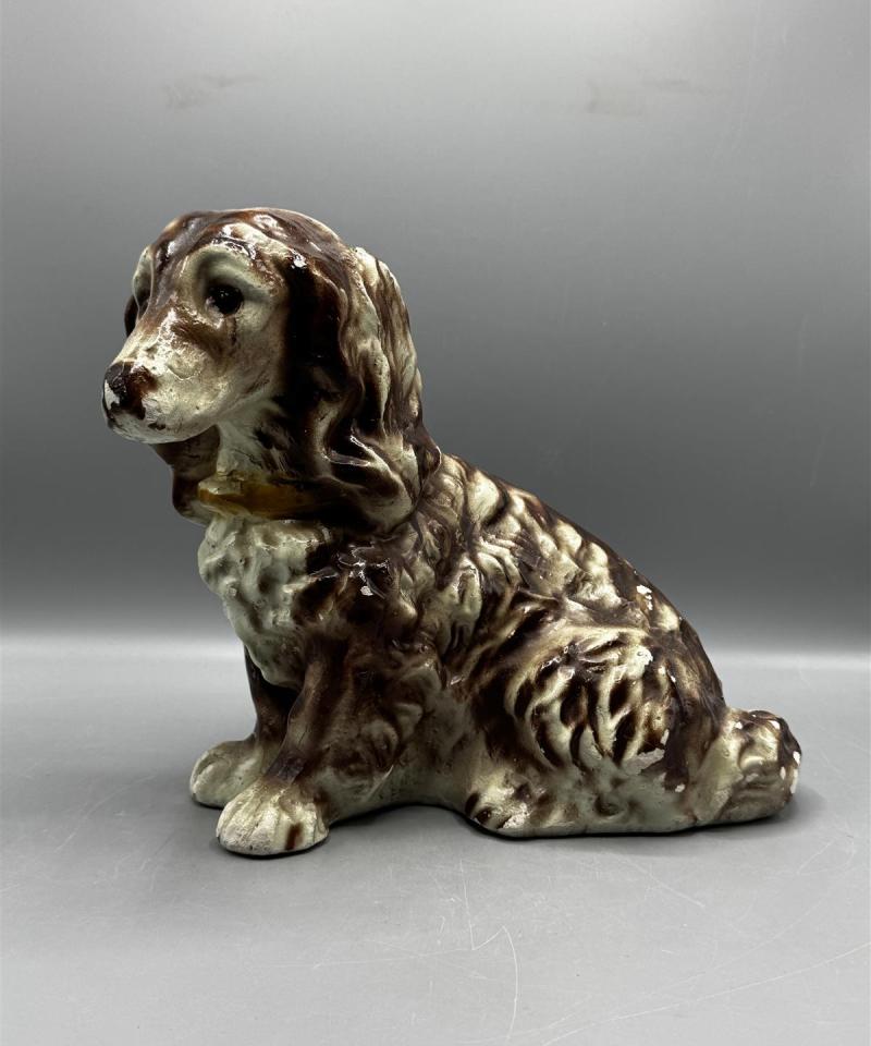 Koirafiguuri patsas kipsi