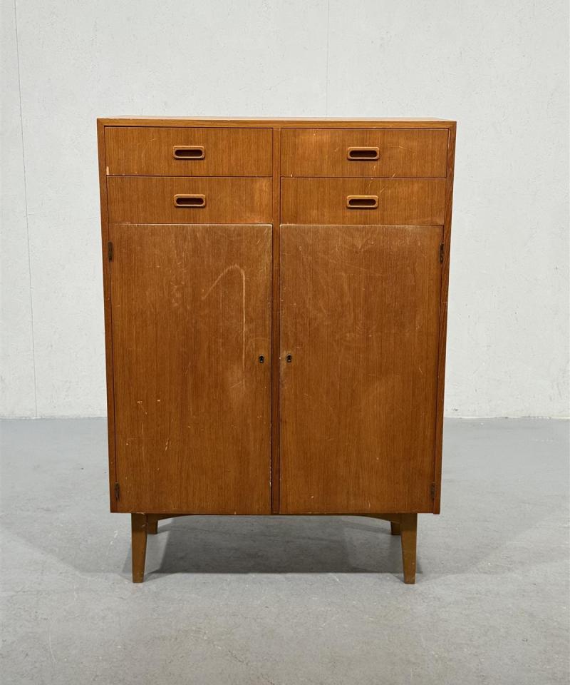 Vintage liinavaatekaappi, tiikki