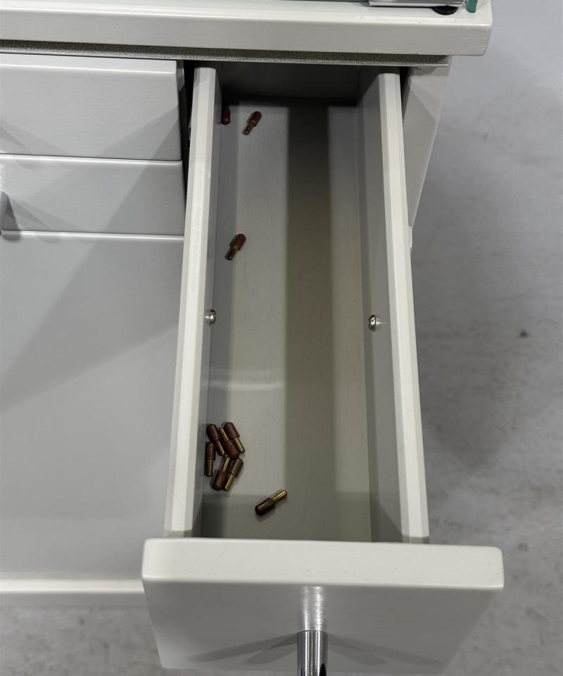 Johan Hellström 'Effect' Vitriinikaappi