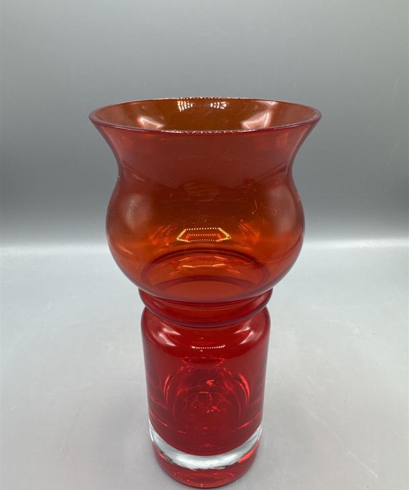 Riihimäen Lasi tulppaani punainen maljakko Tamara Aladin