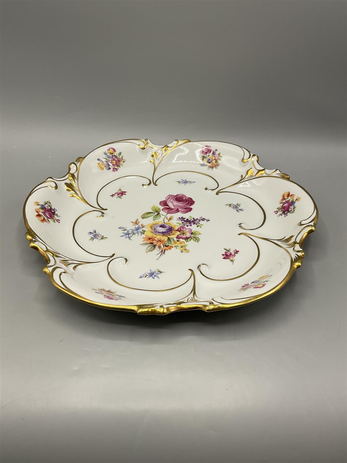 JLMENAU posliini tarjoilulautanen