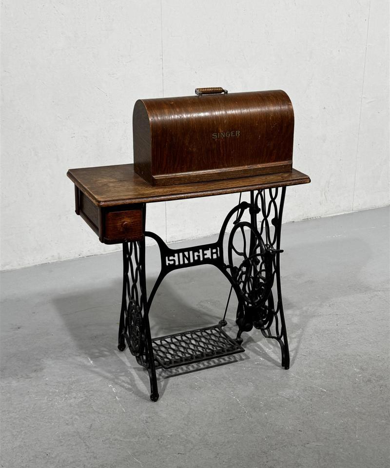 Vintage Singer ompelukonepöytä