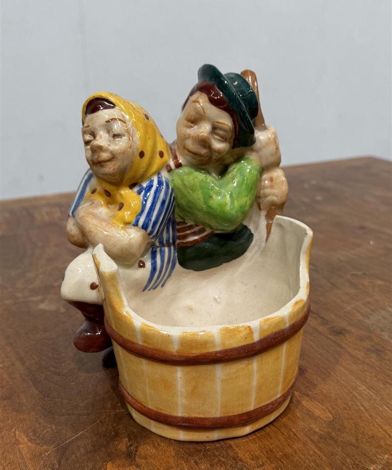 Kupittaan savi Matti ja Maija keraaminen koriste-esine