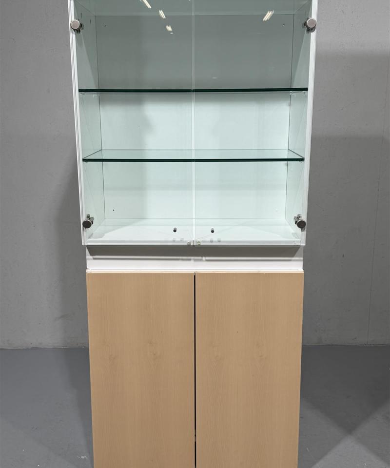 Muurame vitriinikaappi