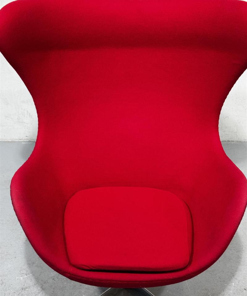 Egg replica punainen nojatuoli