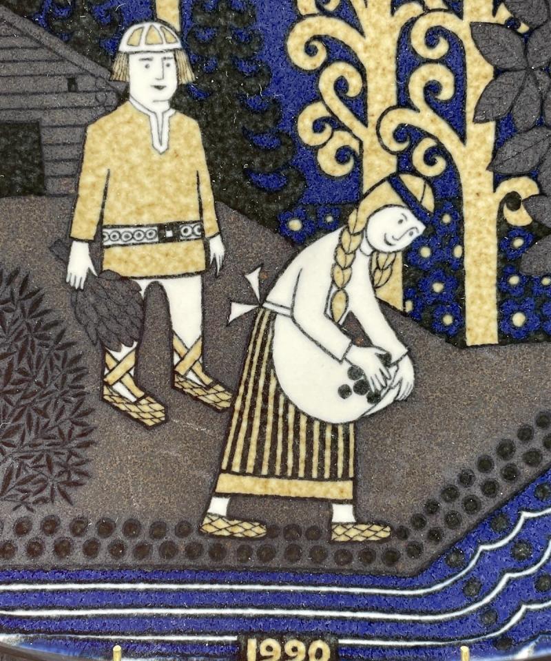 Arabia Kalevala vuosilautanen 1990, Raija Uosikkinn