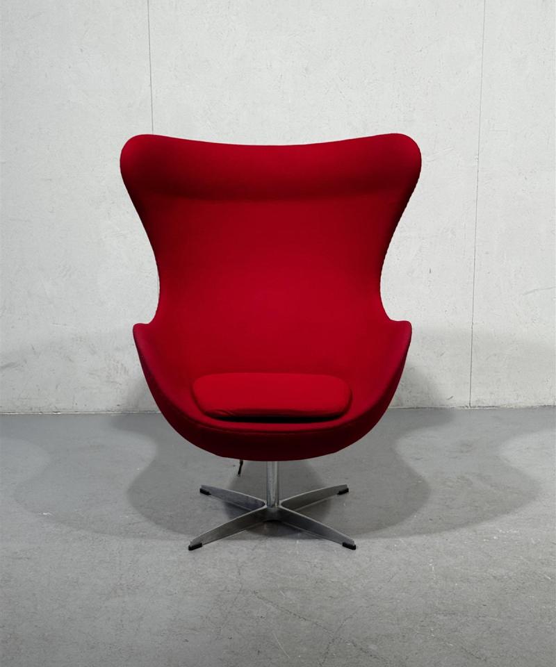 Egg replica punainen nojatuoli