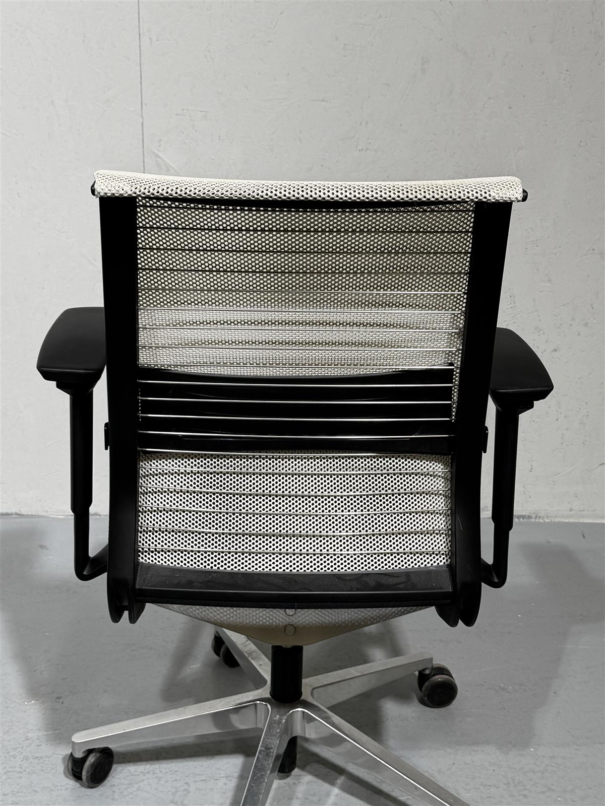 Steelcase Think toimistotuoli