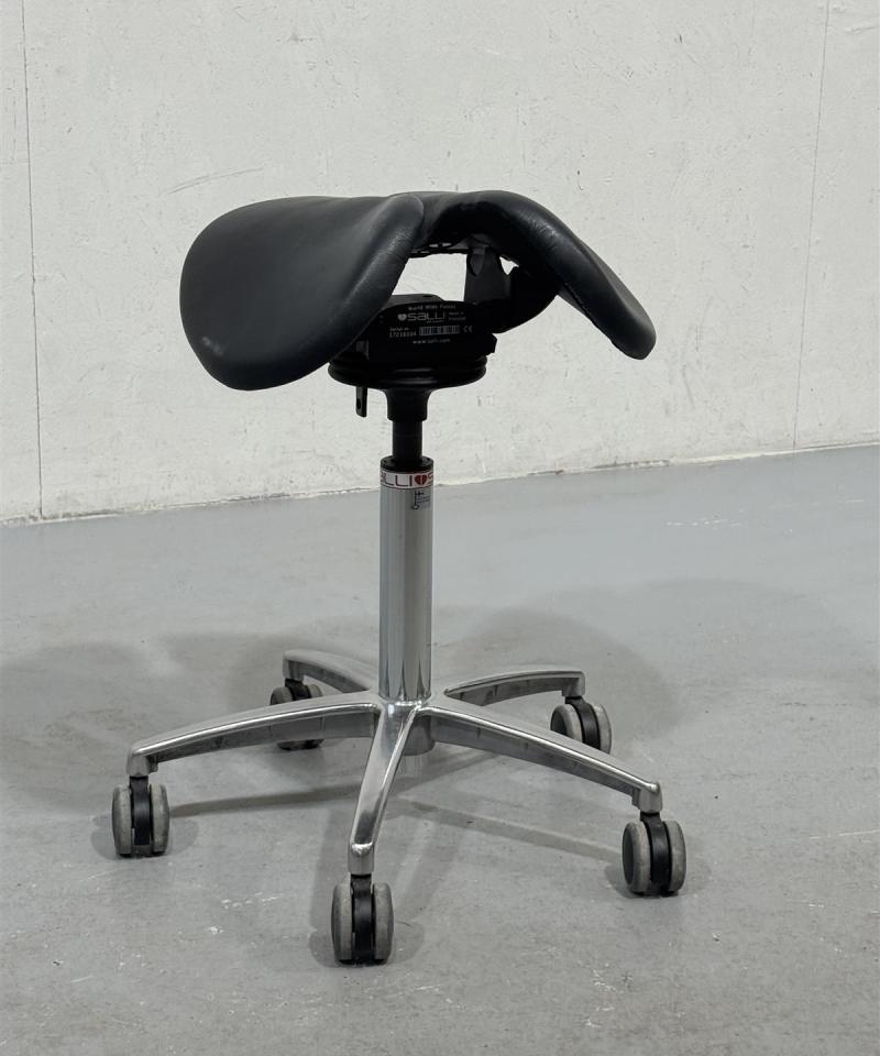 Salli satulatuoli musta