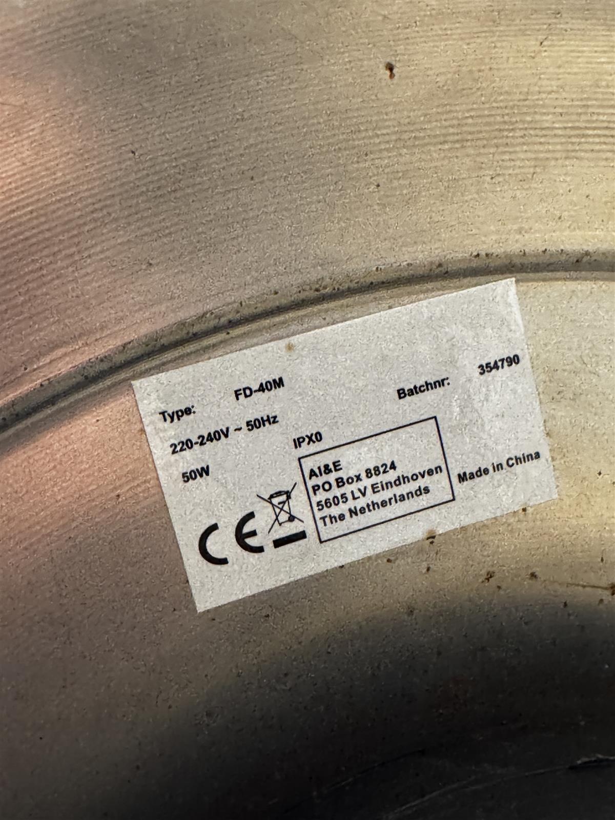 AI&E lattiatuuletin kromi