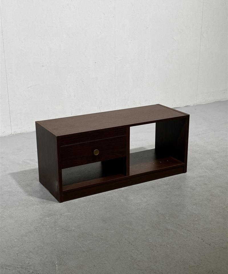 Ruskea tv taso hyllykkö