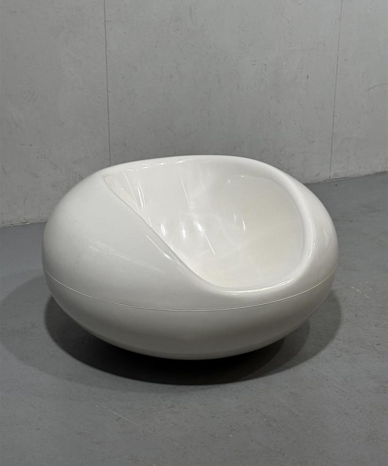 Eero Aarnio Pastilli nojatuoli valkoinen