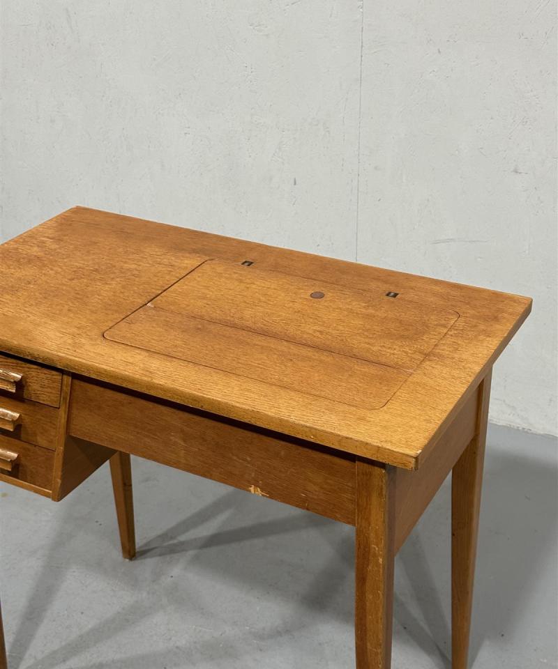 Vintage kirjoituspöytä /ompelukonepöytä