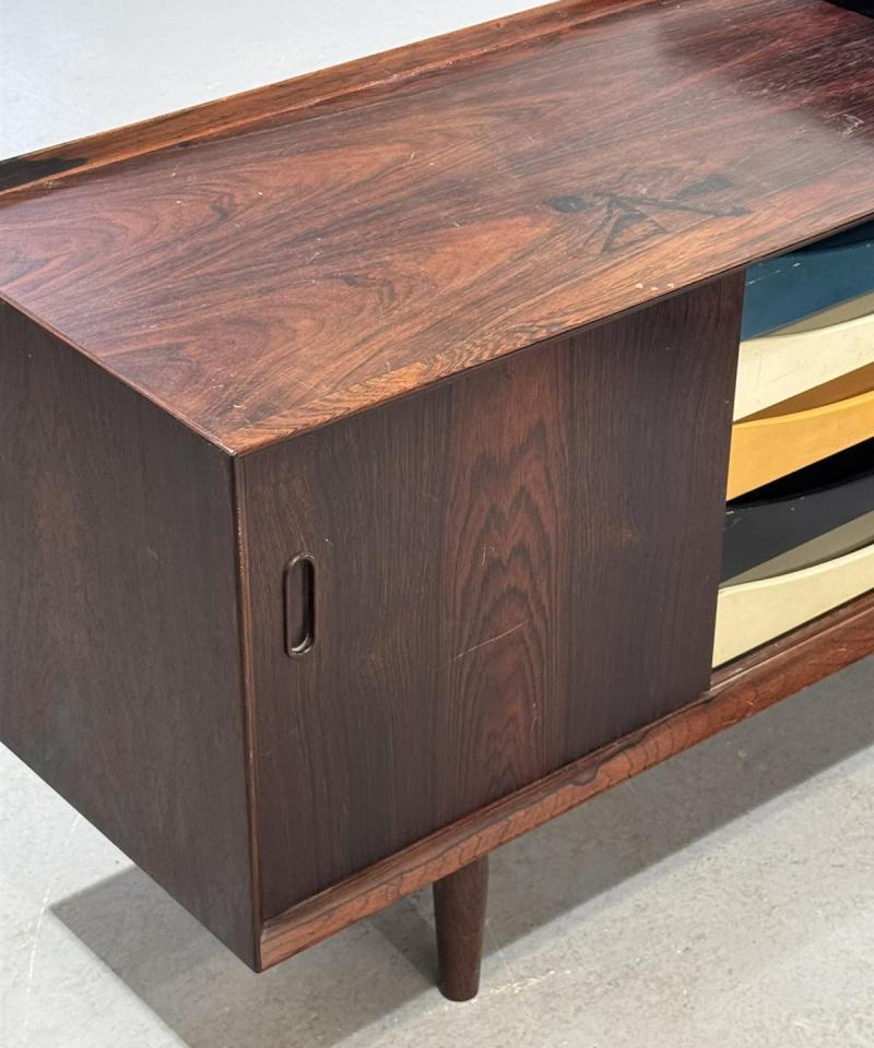 Arne Vodder työpöytä ja senkki '209' palisanteri, 1960-luku