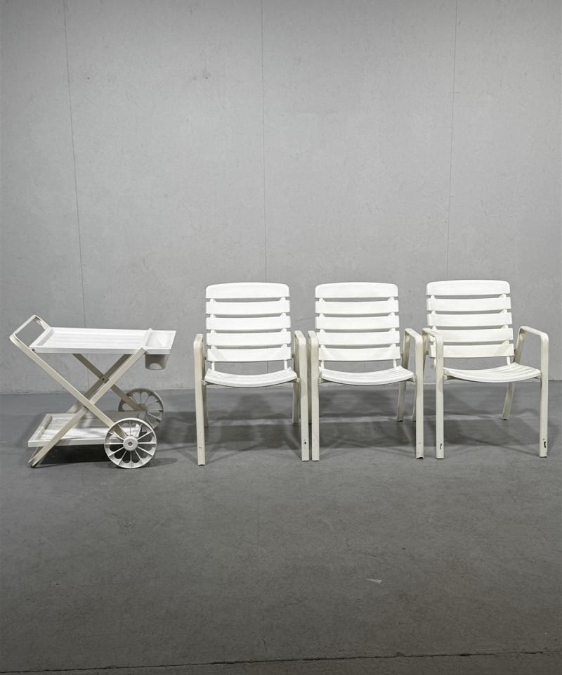Valkoiset pihatuolit (3 kpl) ja tarjoiluvaunu