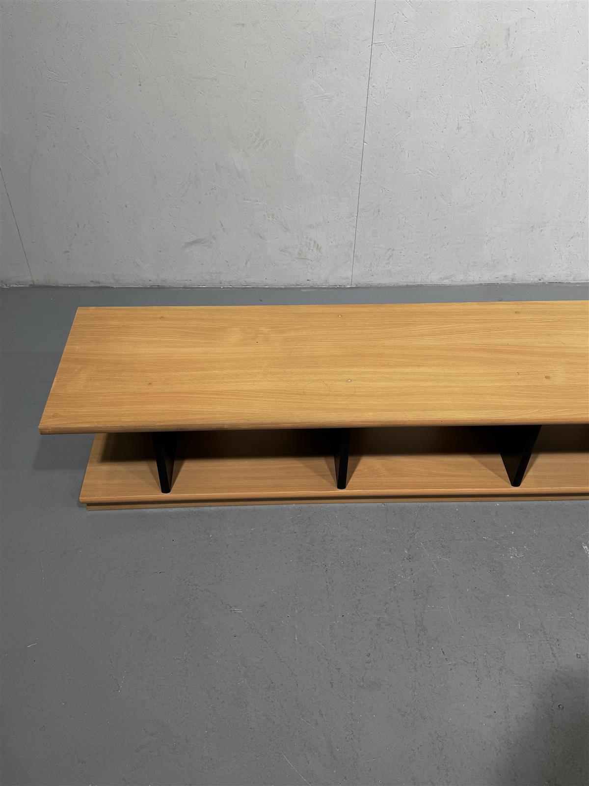 Tv taso hyllykkä 182cm