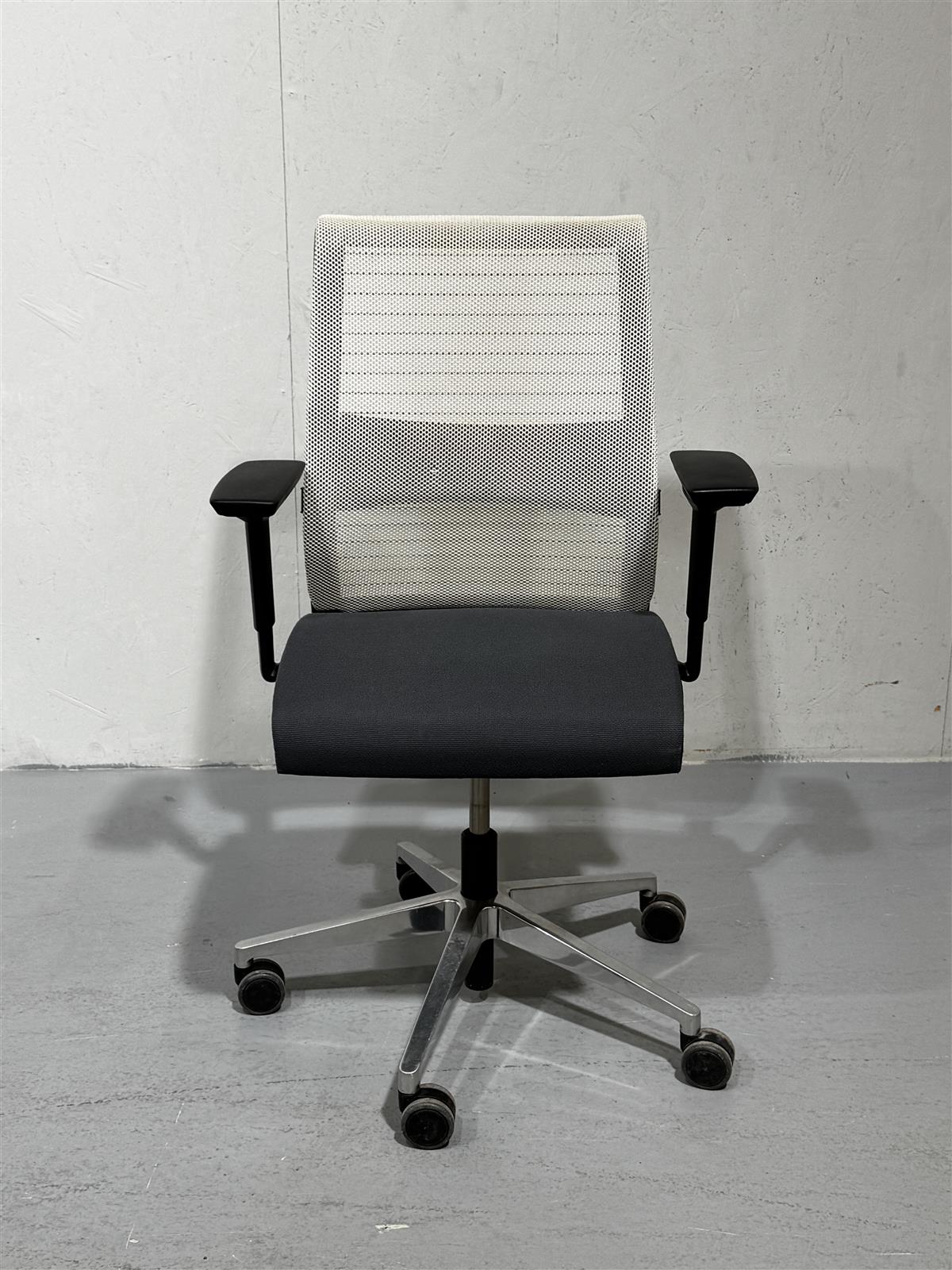 Steelcase Think toimistotuoli