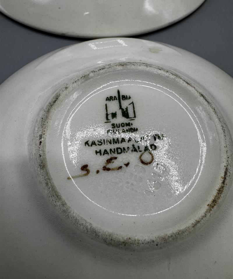 Arabia käsinmaalatut lautaset (2 kpl)