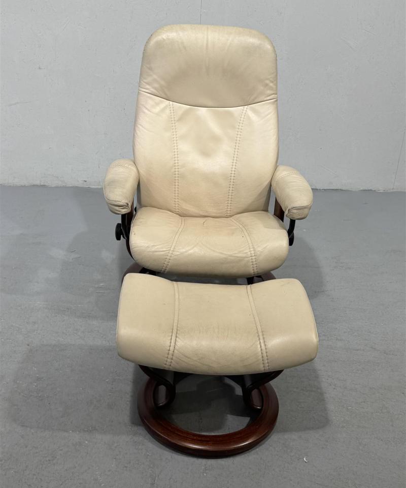 Vintage nojatuoli ja rahi