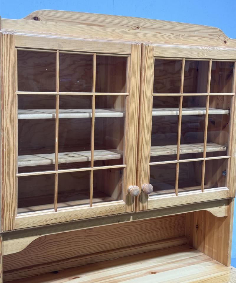 Rustiikki astiakaappi