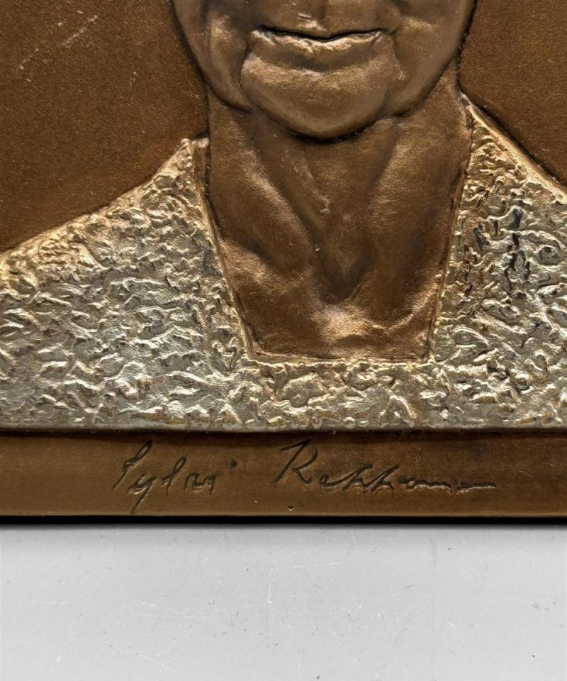 Sylvi Kekkonen reliefi pronssi Eila Hiltunen -74